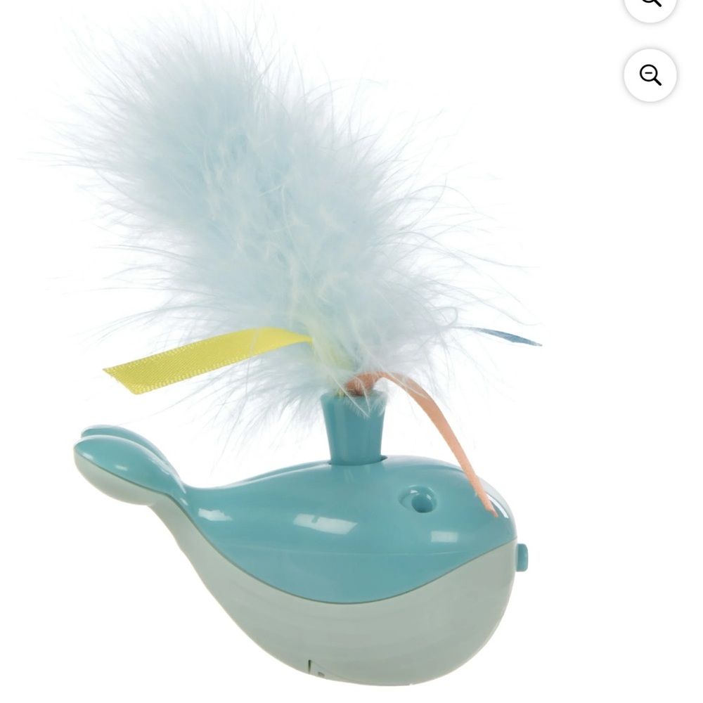 Spout N Spin Motion Blue Whale Cat Toy with Feathers (battery not included)